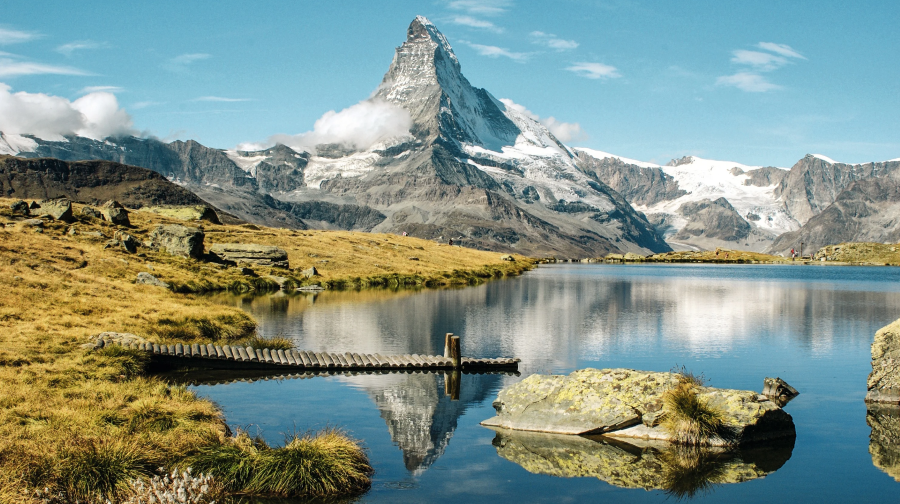 Ngọn núi Matterhorn nằm giữa biên giới Thụy Sĩ và Ý