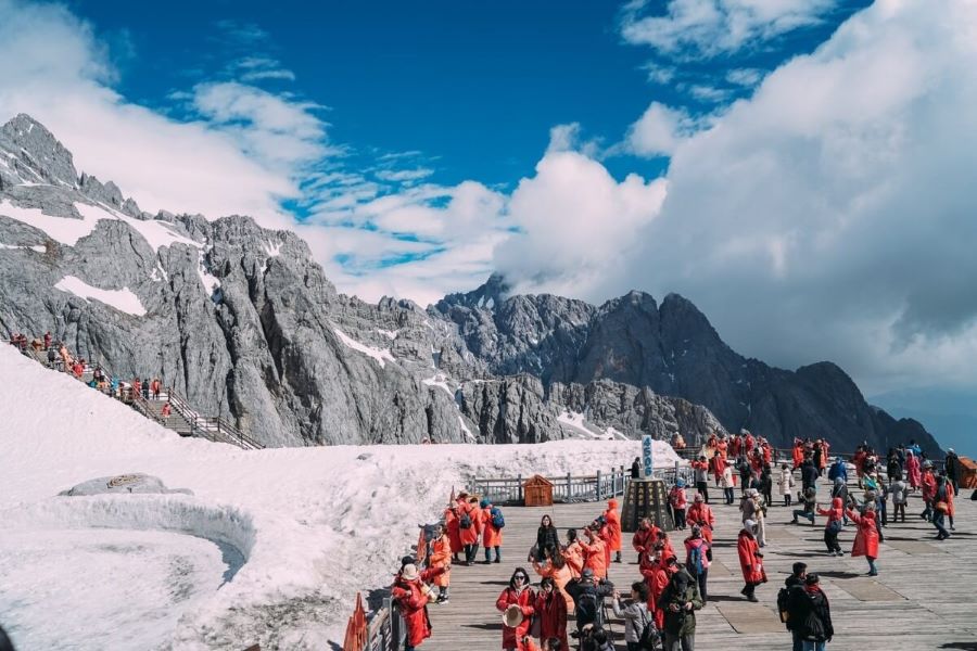 Shangrila thu hút rất đông kahsch du lịch mỗi khi đông về
