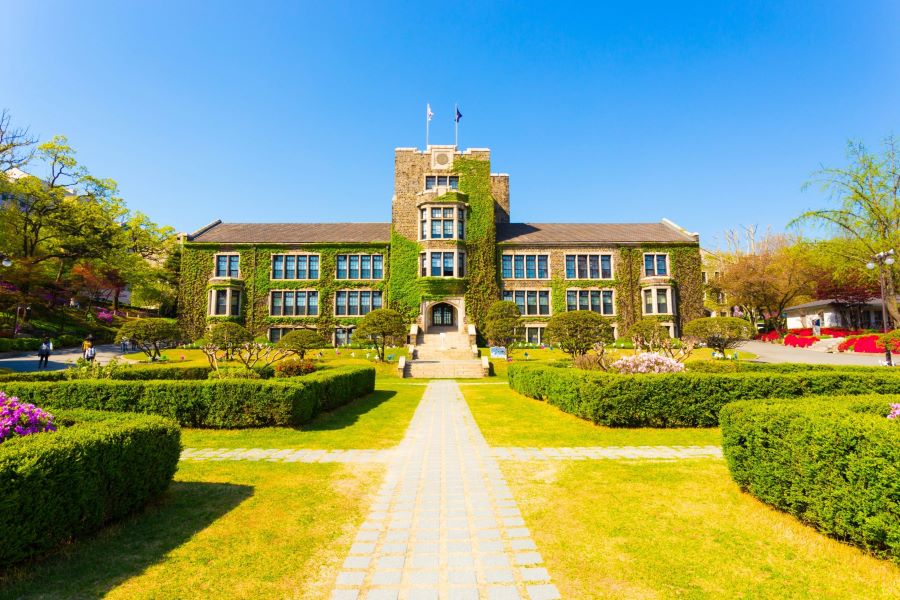 Đại học Yonsei là một trong ba trường đại học hàng đầu của Hàn Quốc