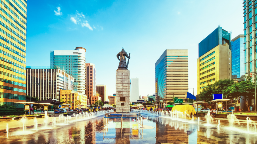 Quảng trường Gwanghwamun là một quảng trường lớn nằm ở trung tâm thủ đô Seoul