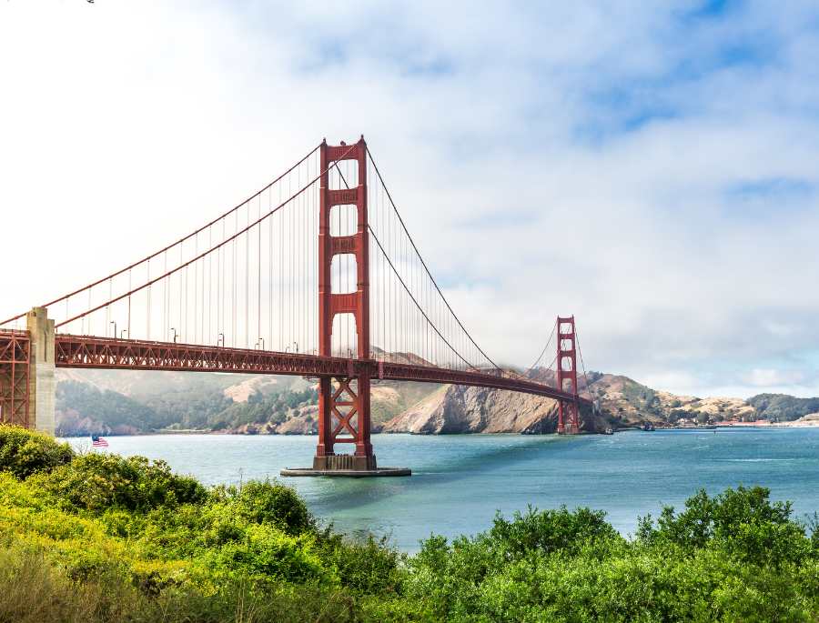 Cầu Cổng Vàng là một trong những công trình kiến trúc nổi tiếng nhất thế giới