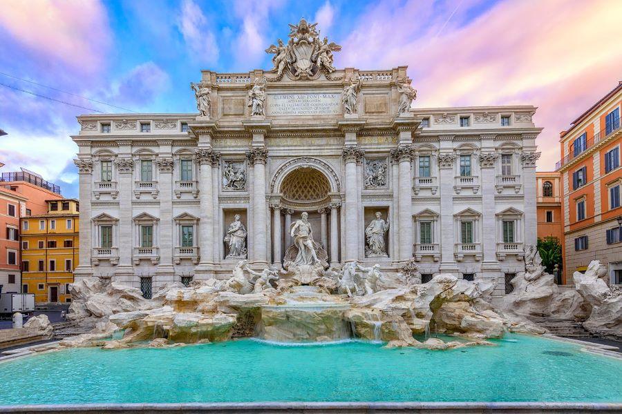 Đài phun nước Trevi mang phong cách kiến trúc Baroque hoành tráng ở thủ đô Rome