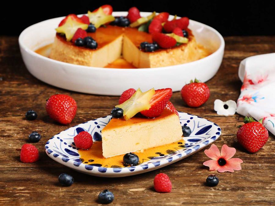 Flan - loại bánh mềm, mịn, dẻo, thường được thưởng thức chung với đường caramel