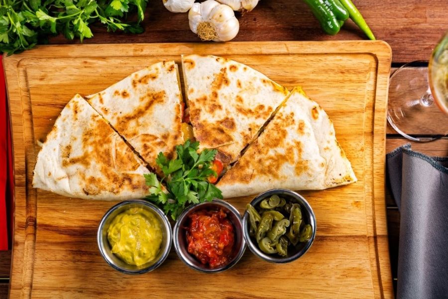 Quesadillas tỏa mùi hương thơm nức mũi khiến bất cứ ai cũng khó có thể cầm lòng
