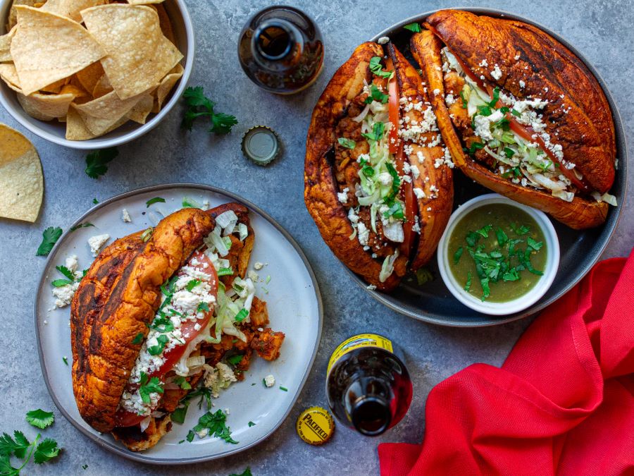 Pambazo là một trong những đặc sản tiêu biểu cho ẩm thực đường phố của Mexico