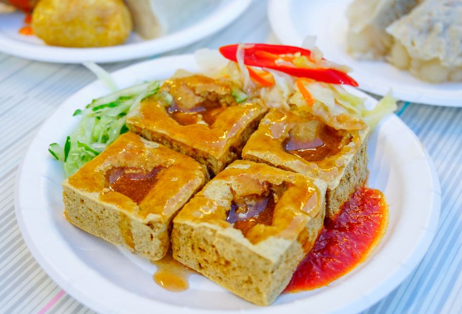 Đậu phụ thối là một món ngon bình dân cực kỳ nổi tiếng và được nhiều người ưa chuộng