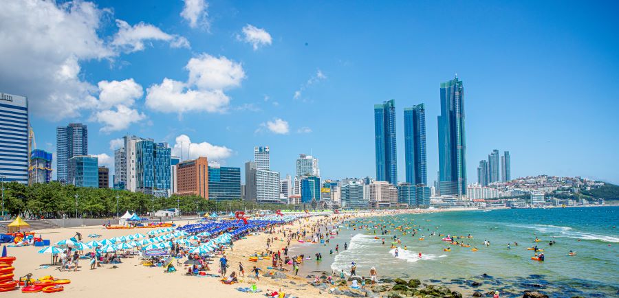 Bãi biển Haeundae là địa điểm du lịch Hàn Quốc mùa hè có sức hấp dẫn đặc biệt đối với đông đảo du khách trên khắp thế giới