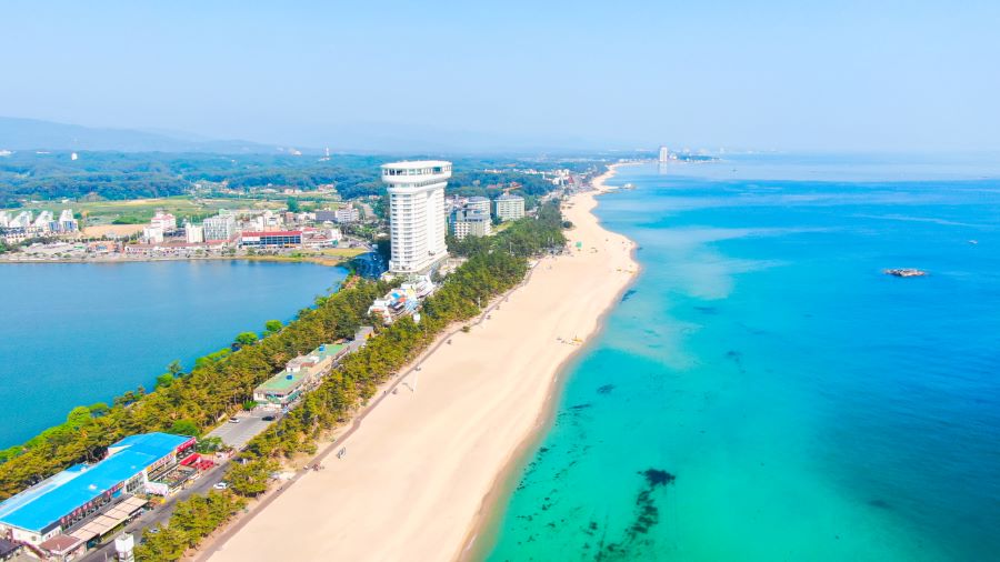 Gyeongpo là một trong những bãi biển lớn nhất ở khu vực bờ Đông Hàn Quốc
