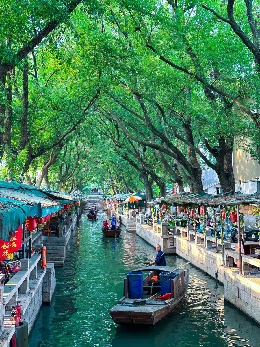 Đồng Lý hiện lên như một bức tranh thủy mặc đầy sức hút, níu chân du khách bởi vẻ đẹp cổ kính, trầm mặc và những giá trị văn hóa độc đáo