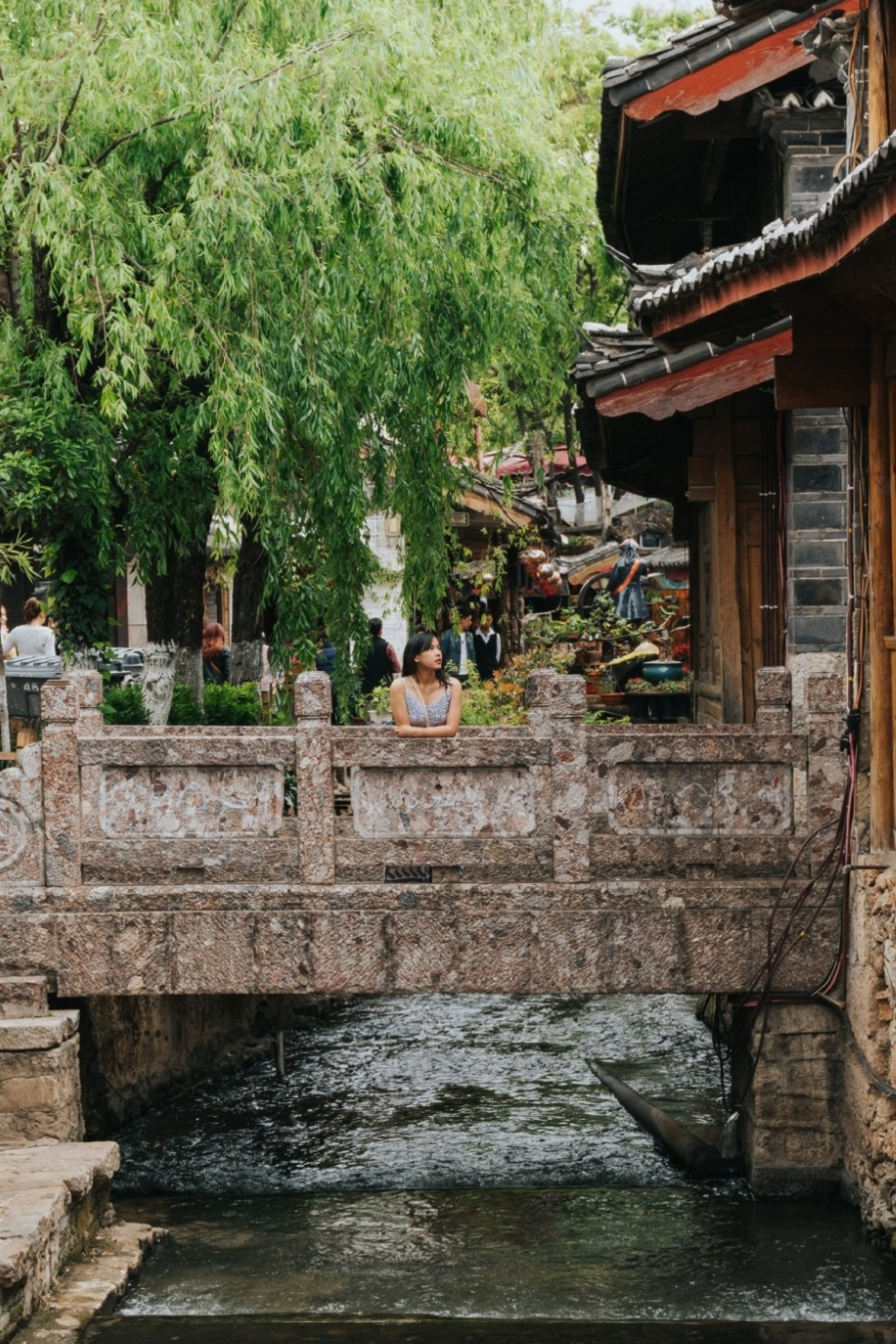 Nằm e ấp bên dòng sông thơ mộng, Phong Kính như một viên ngọc quý ẩn mình giữa lòng thành phố Thượng Hải sôi động