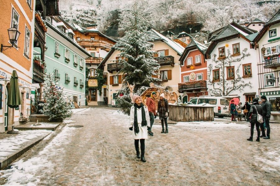 Ghé thăm Hallstatt phủ đầy tuyết trắng vào ngày đông là một trải nghiệm hoàn toàn mới mẻ