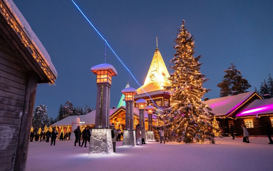 Rovaniemi hiện lên tựa như xứ sở cổ tích giữa đời thực làm say đắm trái tim du khách
