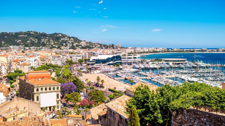 Cannes - một trong những vùng biển xinh đẹp nhất nước Pháp không thể bỏ qua mỗi khi hè đến