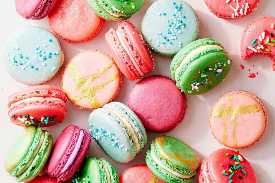 Macaron là loại bánh trứ danh của nước Pháp với vẻ ngoài xinh xắn cùng màu sắc bắt mắt