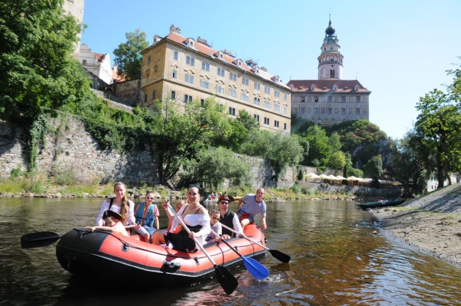 Thưởng ngoạn vẻ đẹp Český Krumlov trên dòng Vltava hứa hẹn là một trải nghiệm khó quên