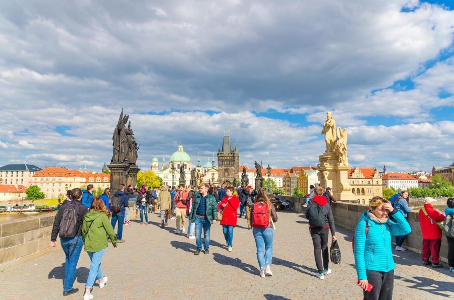 Cầu đá Charles ngày nay là một điểm đến tham quan thú vị tại thủ đô Praha