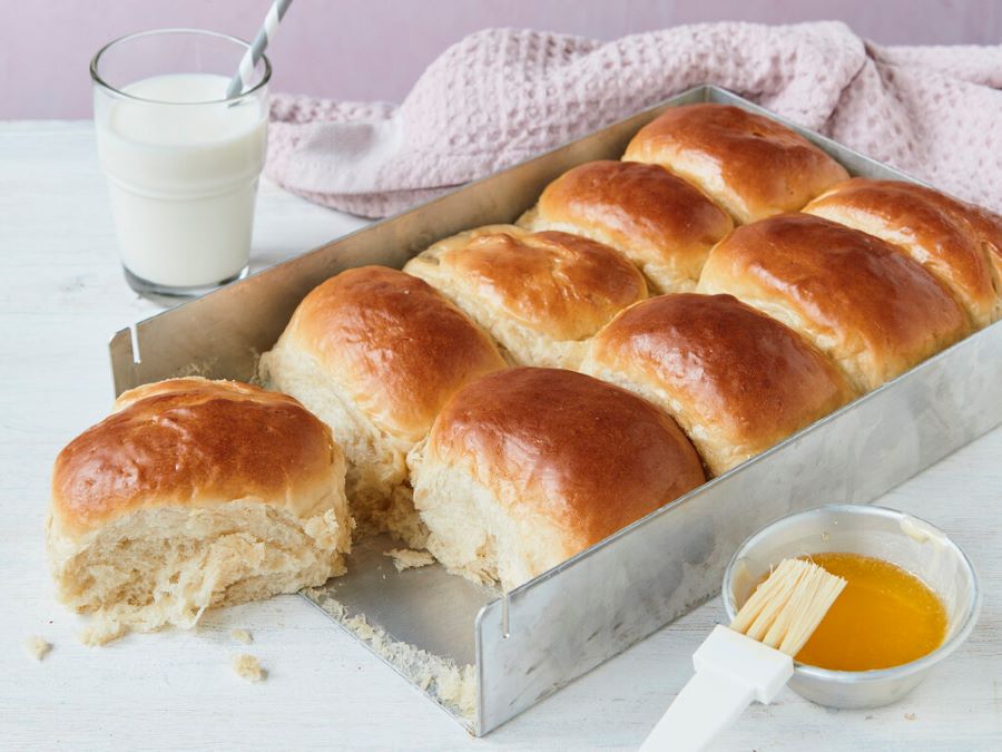 Milchbrötchen là một loại bánh mì dạng cuộn, thường được người Đức sử dụng trong bữa ăn sáng