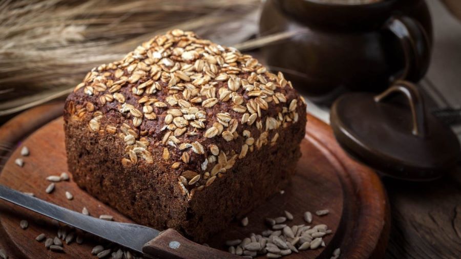 Bánh mì “tam cốc” Dreikornbrot được làm từ 3 loại ngũ cốc là lúa mạch đen, yến mạch và lúa mì