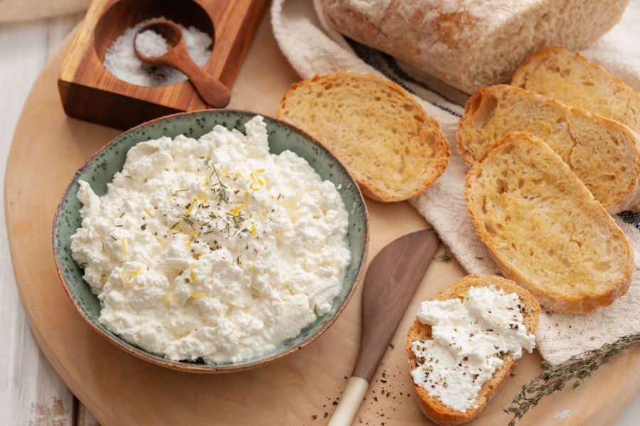 Ricotta là cái tên tiếp theo bạn không thể bỏ qua trong hành trình khám phá các loại phô mai ngon nhất thế giới