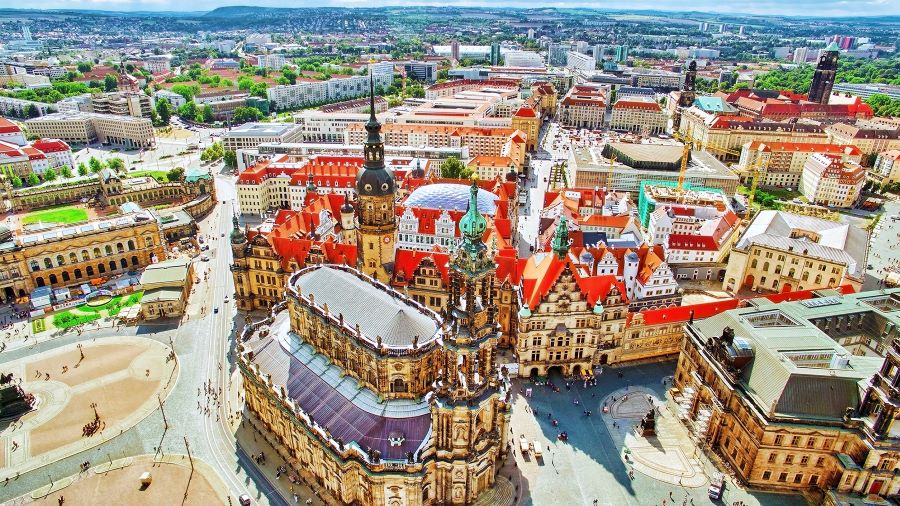 Dresden gây ấn tượng bởi sự kết hợp hài hòa đến khó tưởng giữa nét hoài cổ của lịch sử và không khí phồn hoa của thời hiện đại 