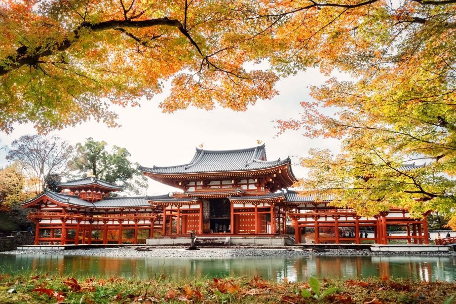 Mùa thu Kyoto còn thu hút du khách bởi bầu không khí trong lành, mát mẻ và những lễ hội truyền thống đặc sắc