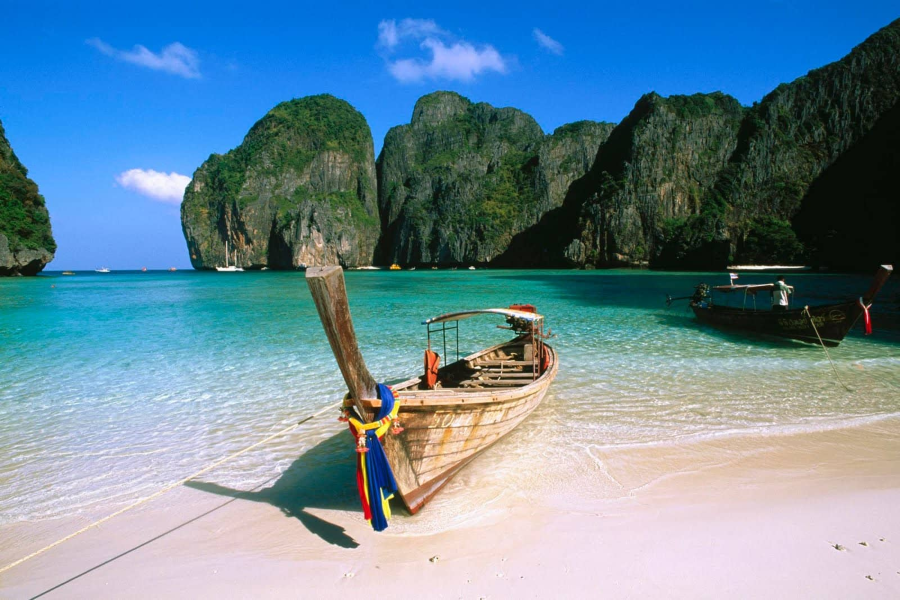 Phuket, hòn đảo lớn nhất và nổi tiếng nhất xứ sở Chùa Vàng