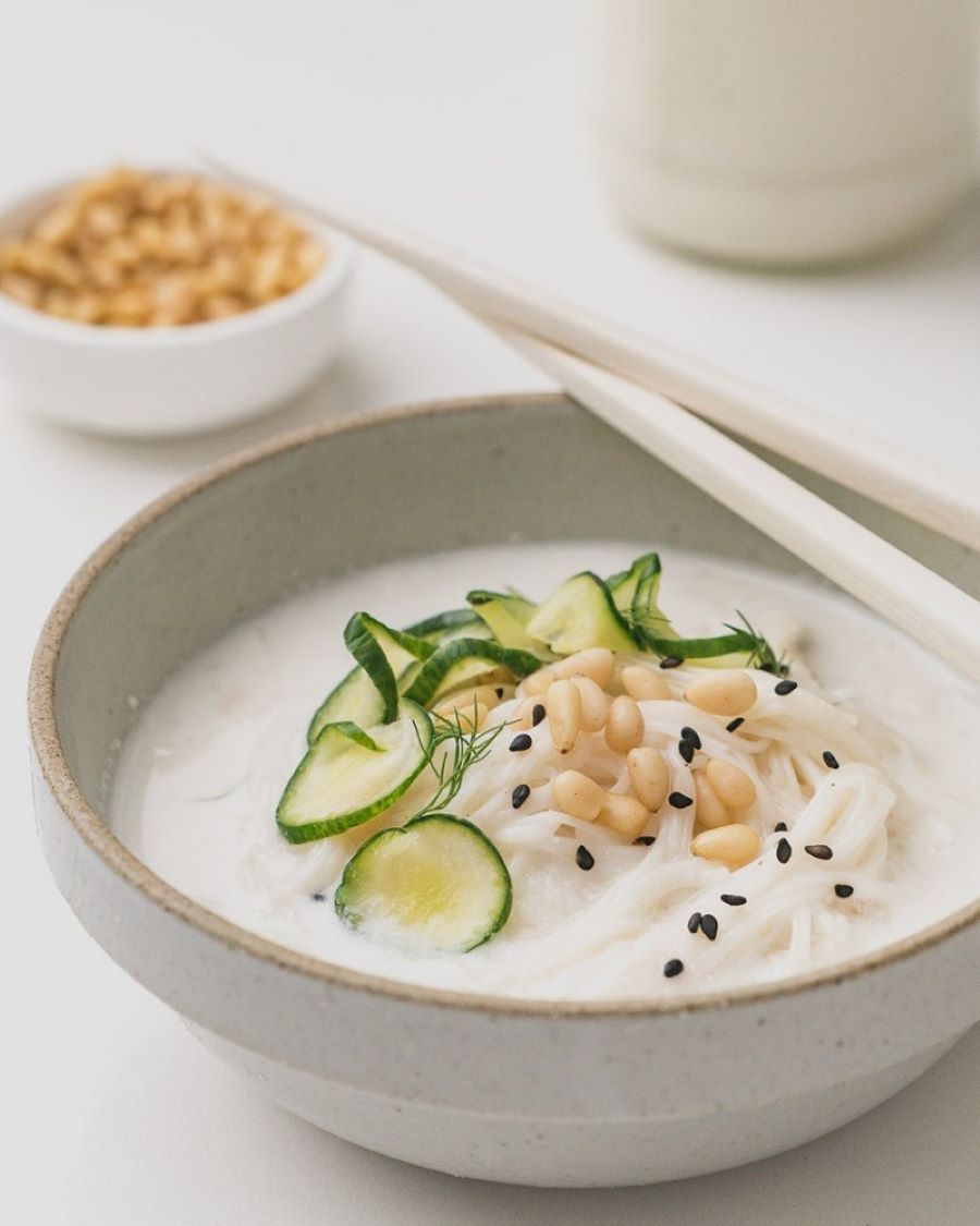 Súp đậu nành lạnh - Một trong những món ăn mùa hè Hàn Quốc thơm ngon khiến bạn "quên cả lối về"