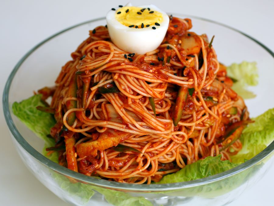 Mì trộn rau cay - Một lựa chọn hoàn hảo, mang đến cho bạn trải nghiệm ẩm thực độc đáo và đầy màu sắc