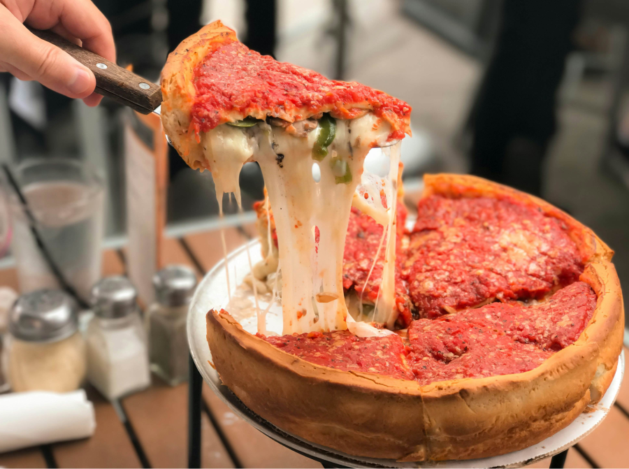 Pizza New York, với lớp vỏ mỏng giòn tan đặc trưng, là một trong những biểu tượng ẩm thực không thể thiếu khi nhắc đến thành phố New York