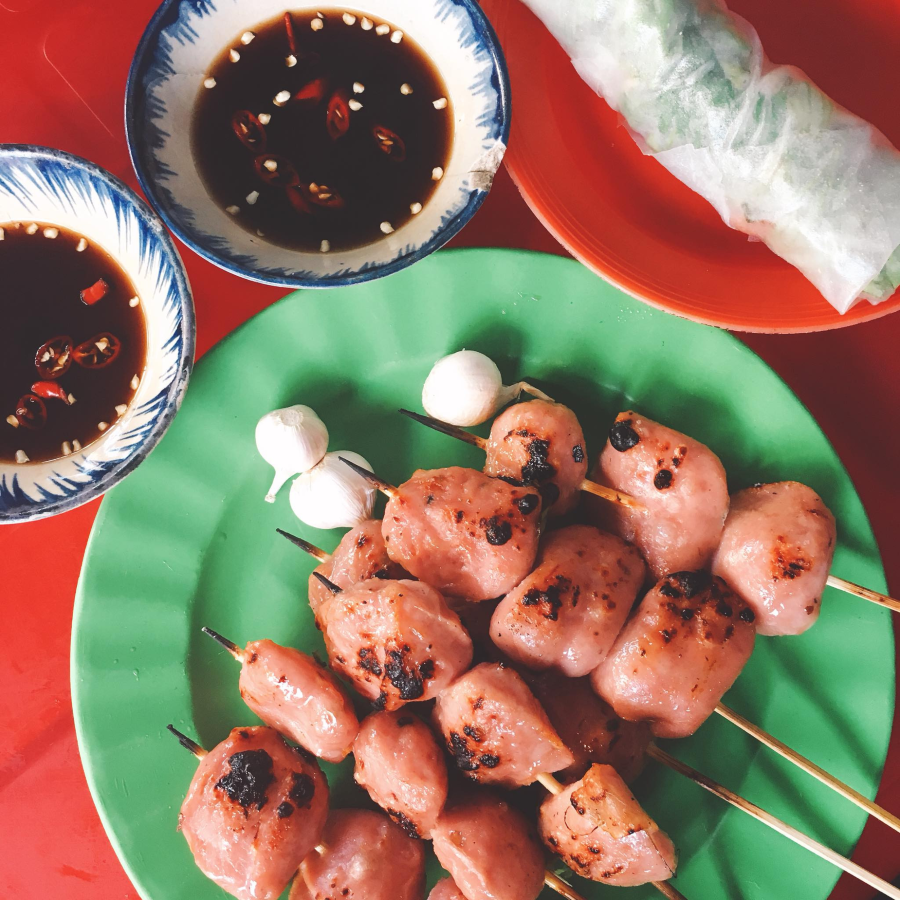 Nem nướng - Một trong những món đặc sản Quy Nhơn mà bạn nhất định phải thử khi có cơ hội đến với vùng đất xinh đẹp này