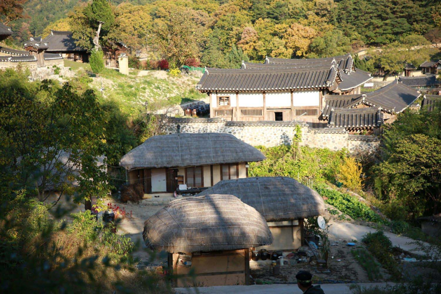 Gyeongju ẩn mình giữa lòng Hàn Quốc, thu hút du khách bởi vẻ đẹp cổ kính pha lẫn hiện đại