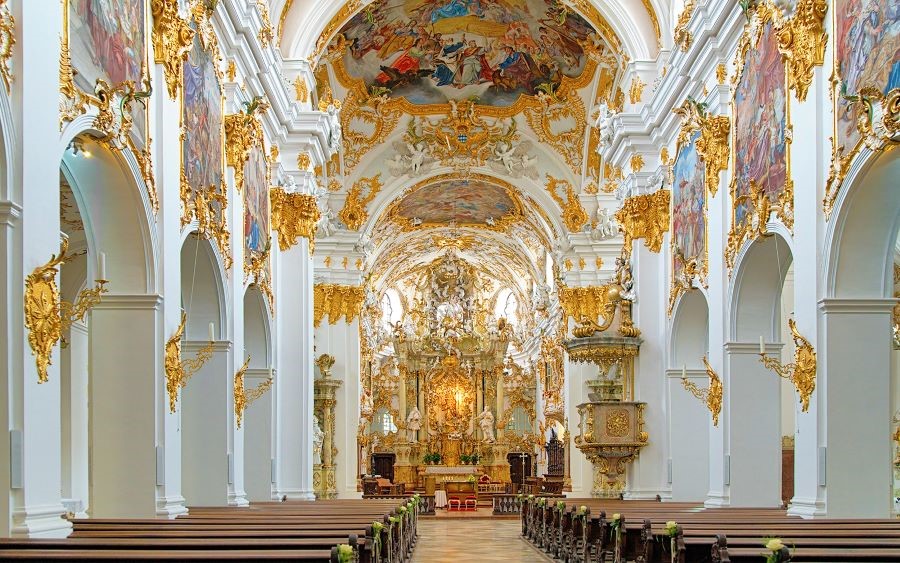 Lối kiến trúc xa hoa và tráng lệ khiến du khách không khỏi trầm trồ tại Lâu đài Neuschwanstein