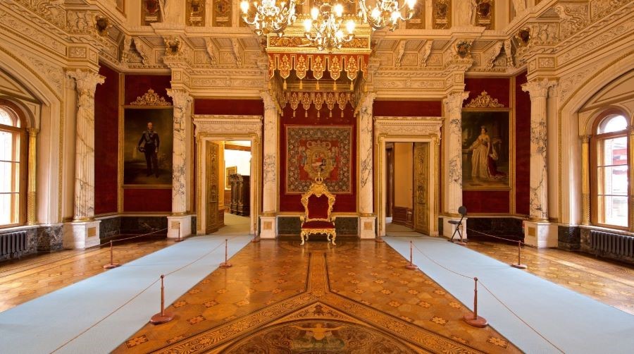 Lâu đài Linderhof tọa lạc tại một vị trí tuyệt đẹp ở thung lũng Ammer