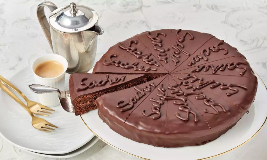Sachertorte được ví như một tác phẩm nghệ thuật socola đỉnh cao và là biểu tượng của ẩm thực Áo