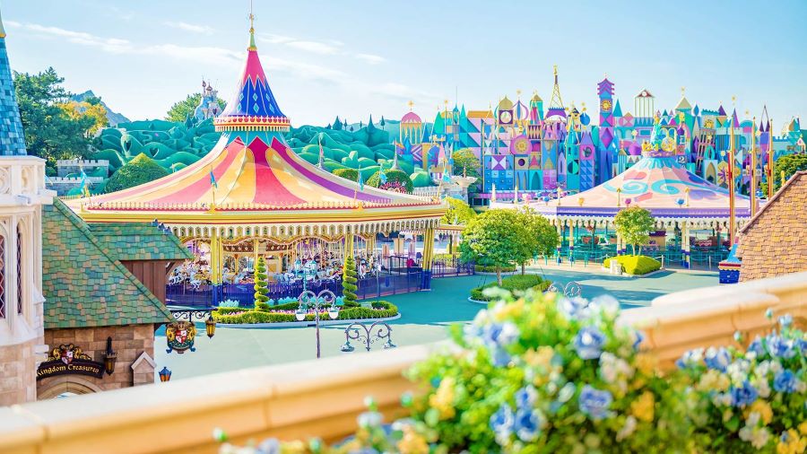 Công viên Tokyo Disneyland - điểm đến du lịch Nhật Bản mùa hè thu hút lượng lớn du khách ghé thăm mỗi năm 