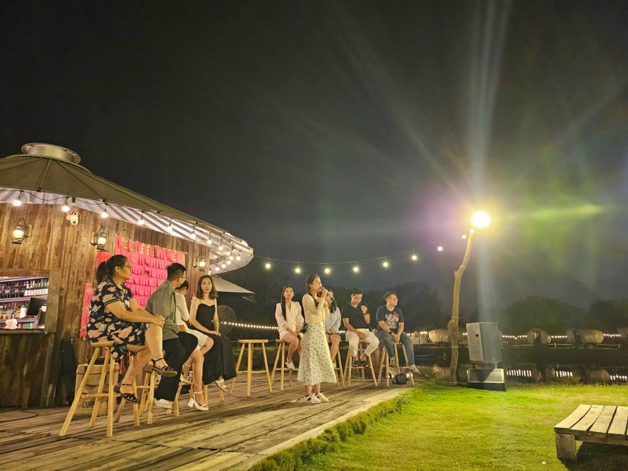 Bà Hoàng Minh Nhi - Giám Đốc Khối Kinh Doanh đang chia sẻ về các mục tiêu chiến lược trong năm 2024