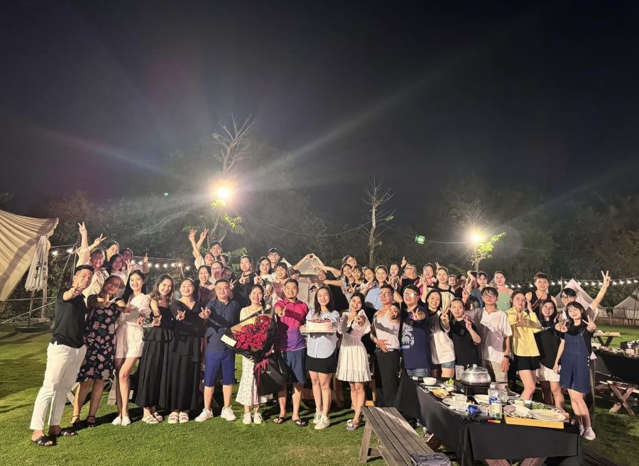 Không chỉ là đồng nghiệp, các thành viên trong khối kinh doanh còn xem nhau là Anh Em trong một Đại Gia Đình lớn