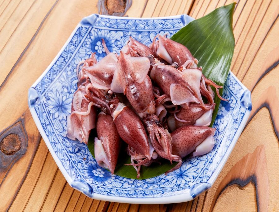 Thưởng thức Mực Hotaru Ika vào mùa xuân để có thể cảm nhận hương vị ngày xuân tràn ngập muôn nơi