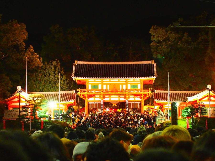 Vào dịp Tết Dương lịch, Kyoto khoác lên mình một vẻ đẹp cổ kính mà không kém phần lung linh