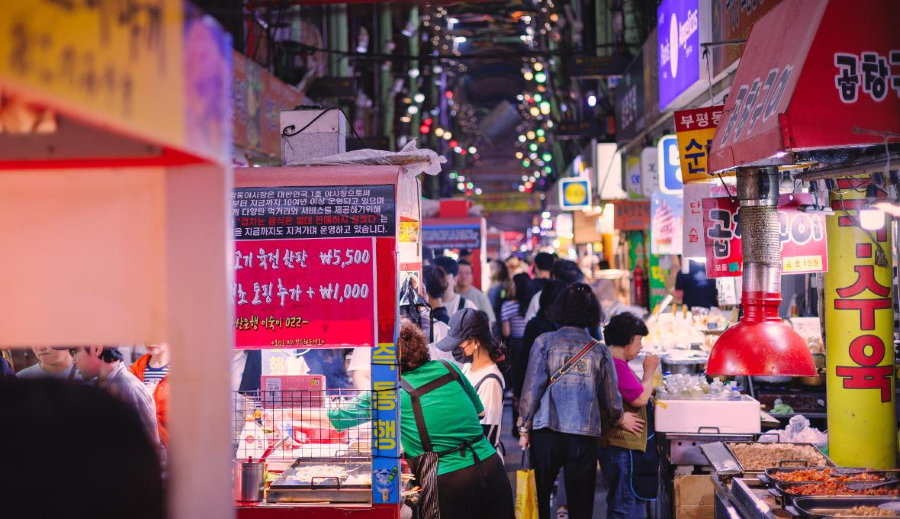 Busan sở hữu nhiều khu chợ nhộn nhịp, sầm uất hoạt động cả ngày lẫn đêm