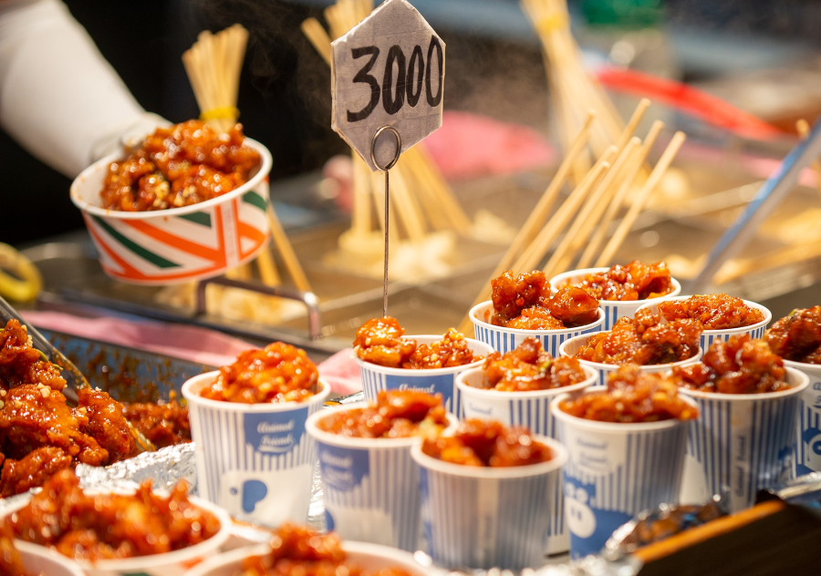 Các khu chợ đêm tại Busan nổi tiếng với những món ăn đường phố độc đáo và hấp dẫn