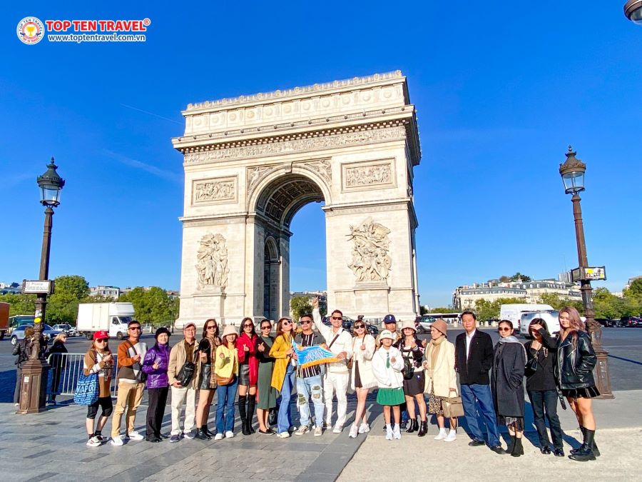 Đoàn khách Top Ten Travel tham quan và khám phá các nước Châu Âu