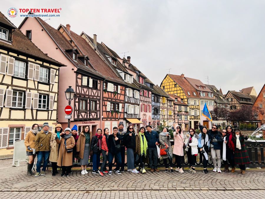 Đoàn khách Top Ten Travel tham quan và khám phá hành trình 5 nước Châu Âu