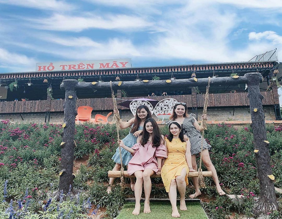 Du lịch Đà Lạt check-in quán cà phê "hiếm có khó tìm"