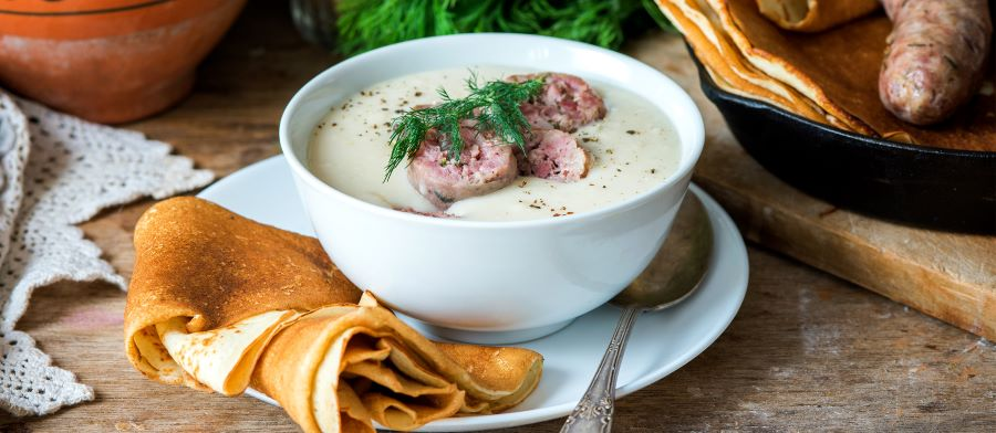 Thực khách có thể thưởng thức sốt Machanka cùng với bánh kếp, bánh mì và khoai tây