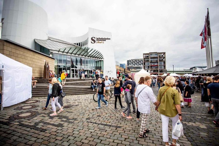  Nếu có dịp đi tour Đức, hãy đến và đắm chìm trong thế giới Socola đầy màu sắc tại Cologne