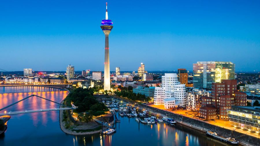 Düsseldorf là một trong những trung tâm thương mại và tài chính quan trọng của nước Đức