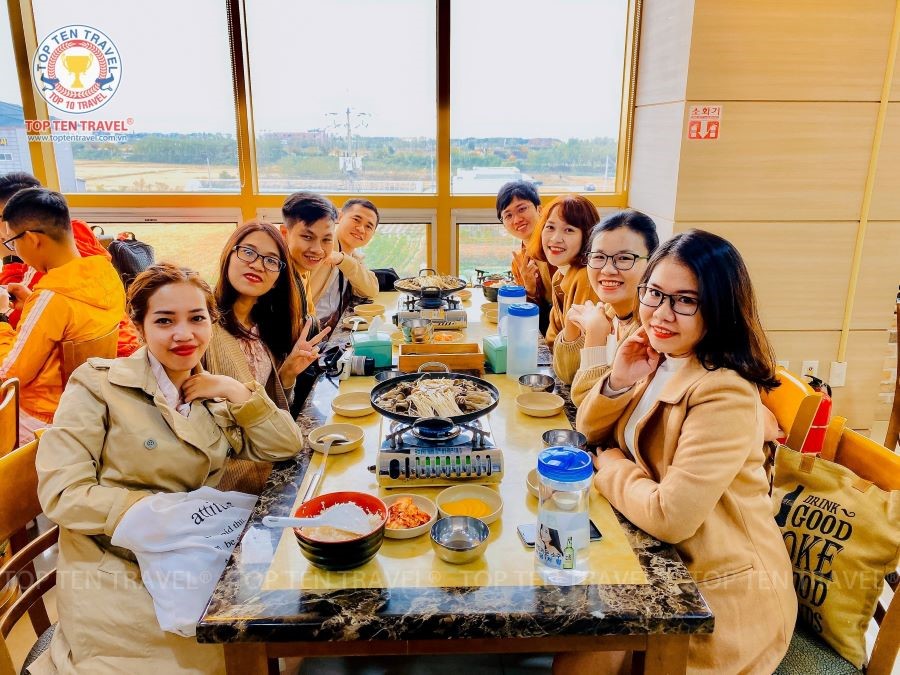 Khách nhà Top Ten thưởng thức nền ẩm thực độc đáo xứ sở kim chi 