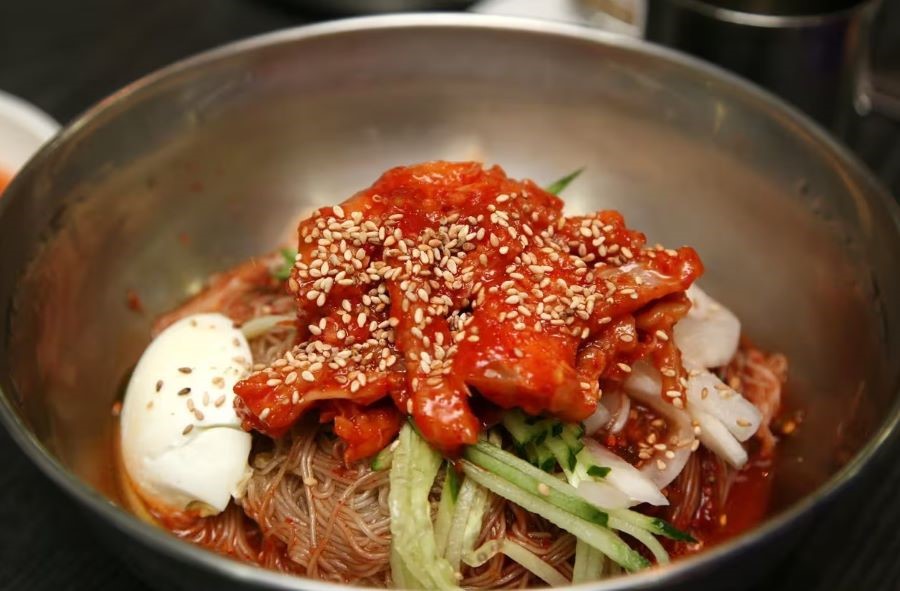 Ẩm thực xứ Hàn còn được mệnh danh là vương quốc của các loại mì