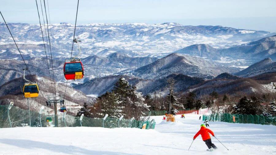 Các khu nghỉ dưỡng trượt tuyết ở tỉnh Gangwon-do là điểm đến không thể bỏ qua trong chuyến du lịch Hàn Quốc đầy thú vị này